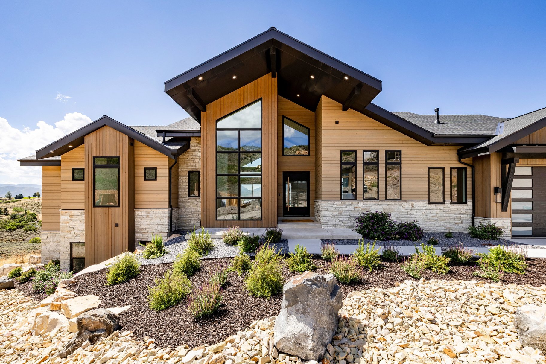  Upgraded Luxury Living with Panoramic Mountain Views - 物件實景