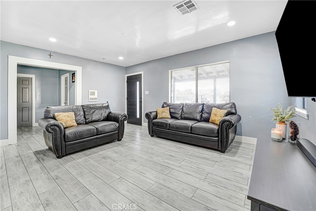 Sun Valley, California, 91352, United States, 4 Bedrooms Bedrooms, ,2 BathroomsBathrooms,Residential,For Sale,2017645