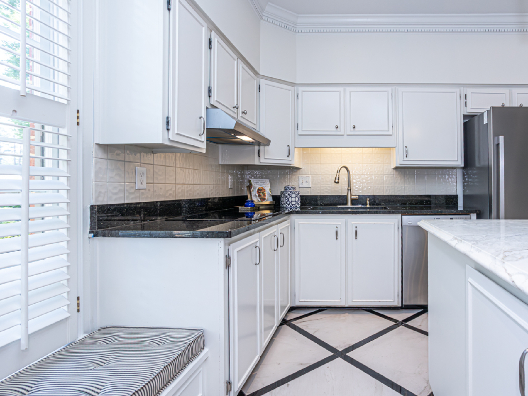 Grand Colonial Estate is Rare Find in the Heart of Midtown - 物件實景