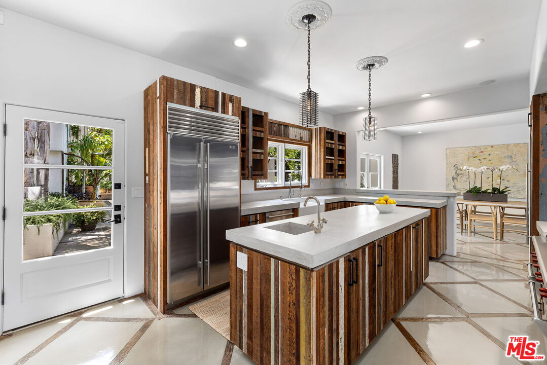 Los Angeles, California, 90069, United States, 4 Bedrooms Bedrooms, ,4 BathroomsBathrooms,Residential,For Sale,1911596