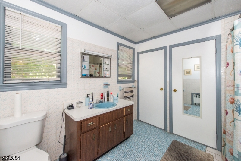 Belleville Twp., New Jersey, 07109, United States, 8 Bedrooms Bedrooms, ,3 BathroomsBathrooms,Residential,For Sale,1989037