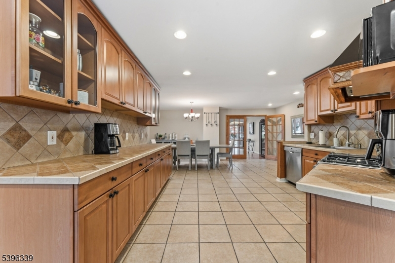 Dunellen Boro, New Jersey, 08812, United States, 3 Bedrooms Bedrooms, ,2 BathroomsBathrooms,Residential,For Sale,1991151