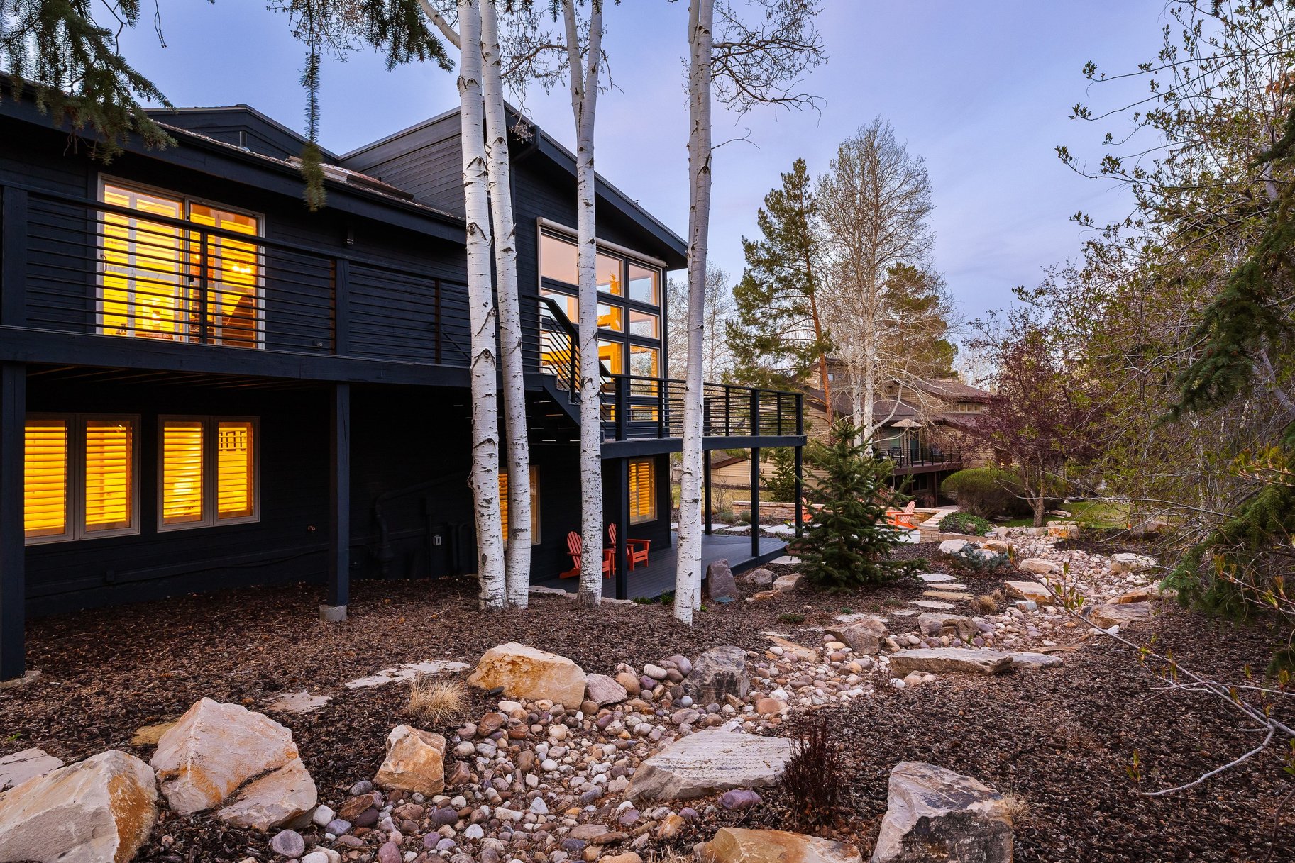  Light Filled Open Floor Plan with Great Outdoor Space - 物件實景