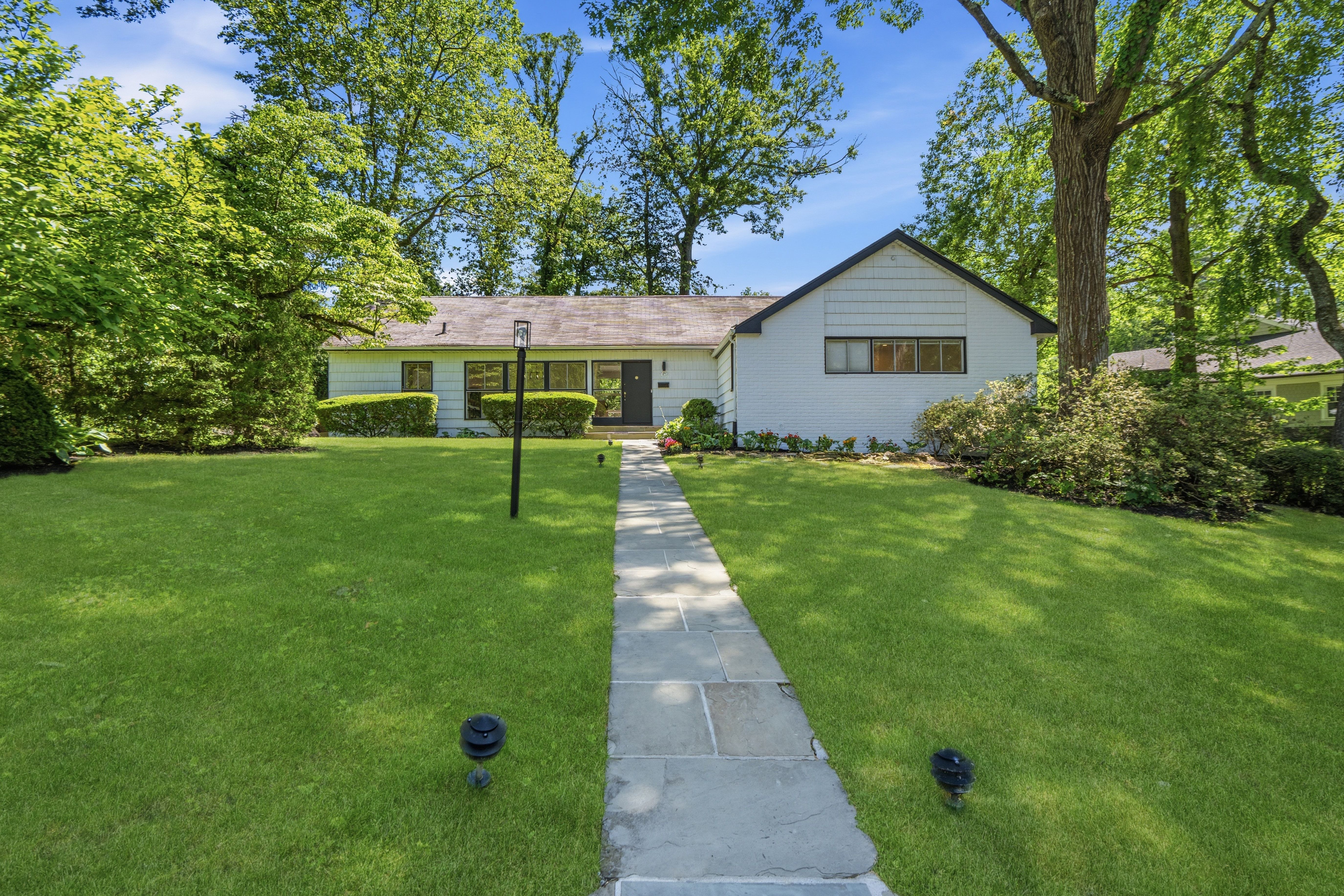  155 Birch Drive, East Hills, NY 11576 - 物件實景