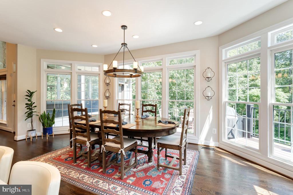 Vienna, Virginia, 22182, United States, 5 Bedrooms Bedrooms, ,6 BathroomsBathrooms,Residential,For Sale,1943879