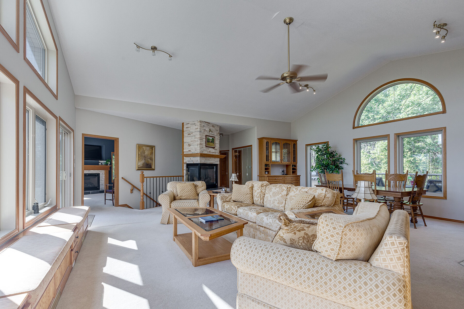  602 Pheasant Close - 物件實景