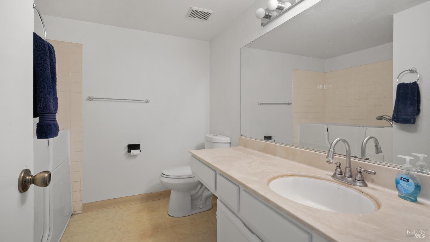 San Jose, California, 95111, United States, 2 Bedrooms Bedrooms, ,2 BathroomsBathrooms,Residential,For Sale,2003428