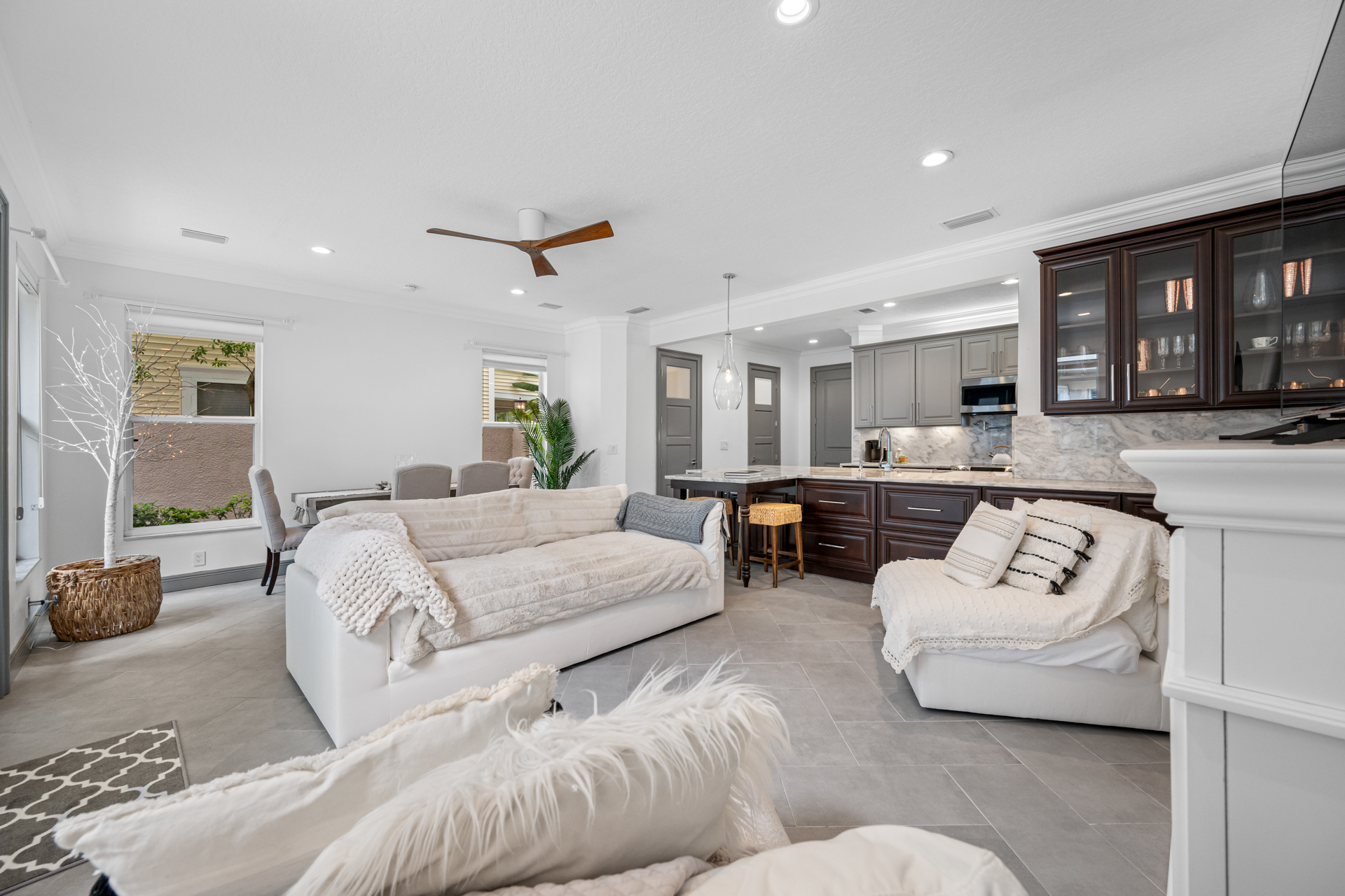 St Petersburg, Florida, 33701, United States, 3 Bedrooms Bedrooms, ,3 BathroomsBathrooms,Residential,For Sale,1979371