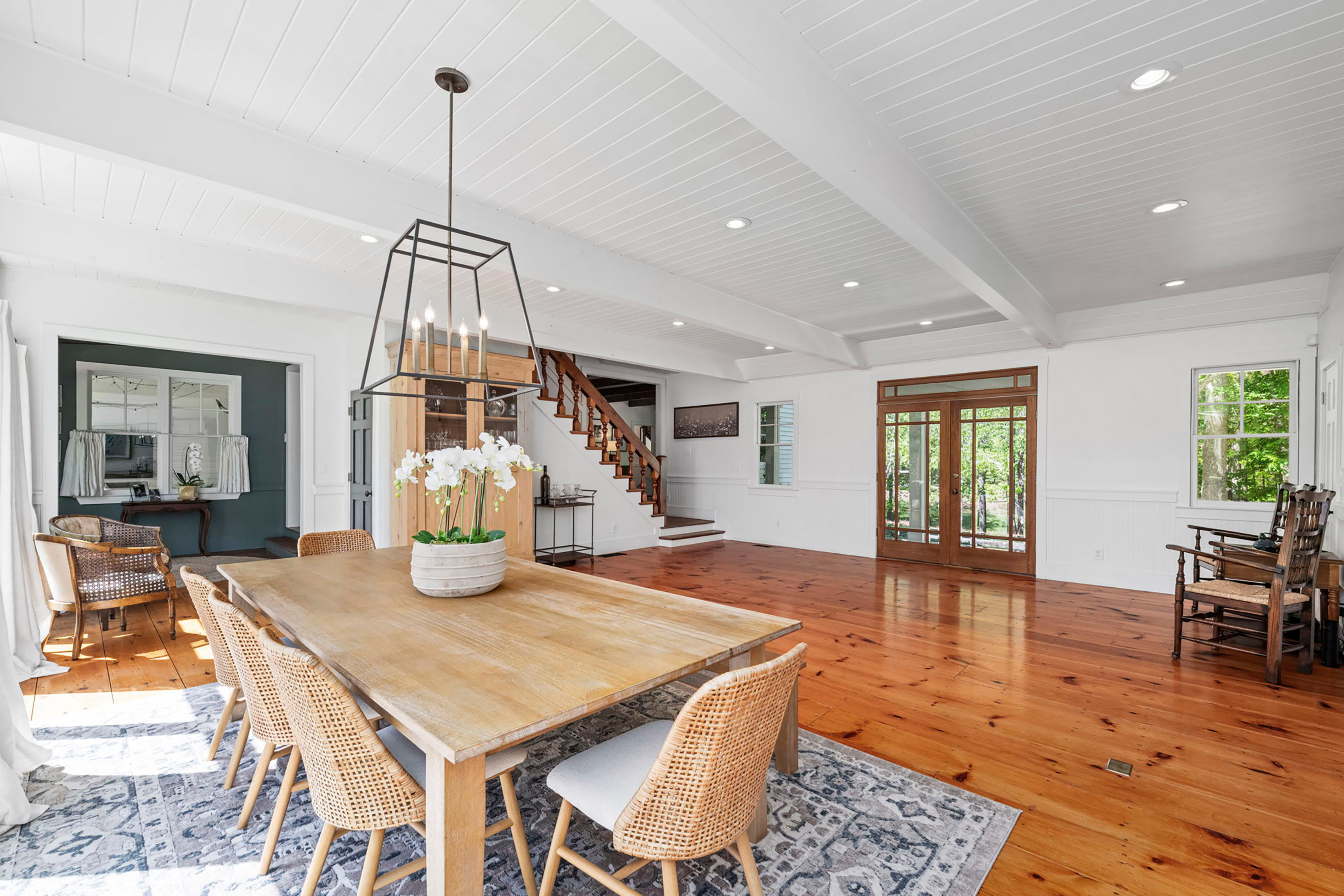  Live Timeless in Coveted Farmhouse on 4+ Private Gated Acres In Roswell - 物件實景