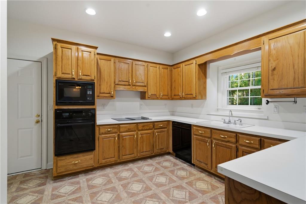 Suwanee, Georgia, 30024, United States, 4 Bedrooms Bedrooms, ,3 BathroomsBathrooms,Residential,For Sale,1979124