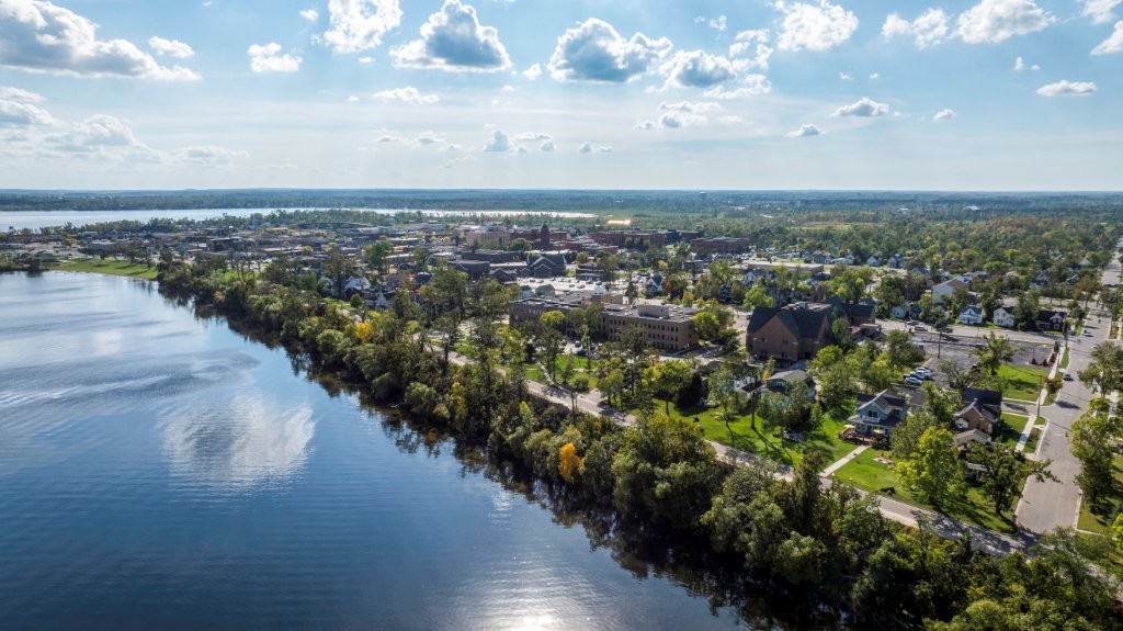 Bemidji, Minnesota, 56601, United States, 6 Bedrooms Bedrooms, ,2 BathroomsBathrooms,Residential,For Sale,2000102