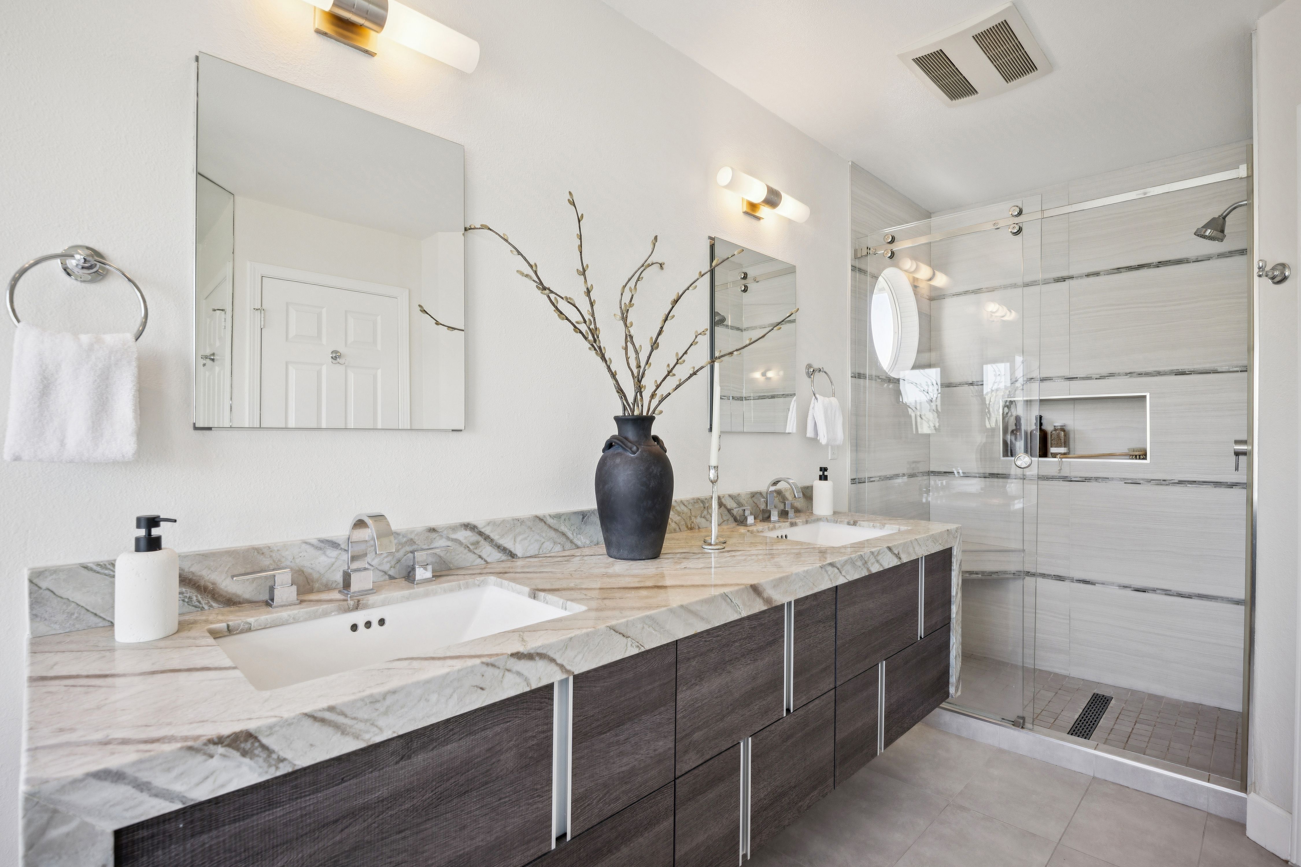  Sunny Waterfront Baypoint Lagoon Home - 物件實景