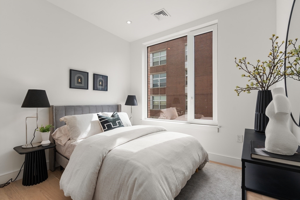 Boston, Massachusetts, 02118, United States, 2 Bedrooms Bedrooms, ,2 BathroomsBathrooms,Residential,For Sale,1988365