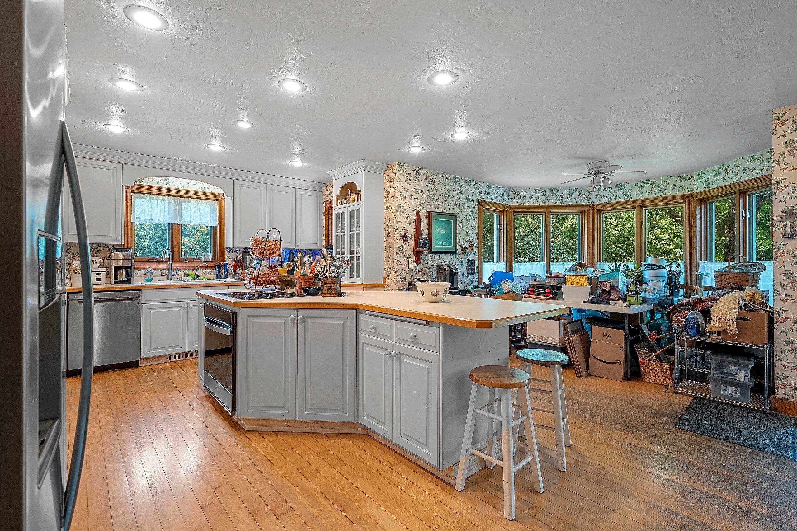 DE PERE, Wisconsin, 54115-9240, United States, 4 Bedrooms Bedrooms, ,4 BathroomsBathrooms,Residential,For Sale,2048017