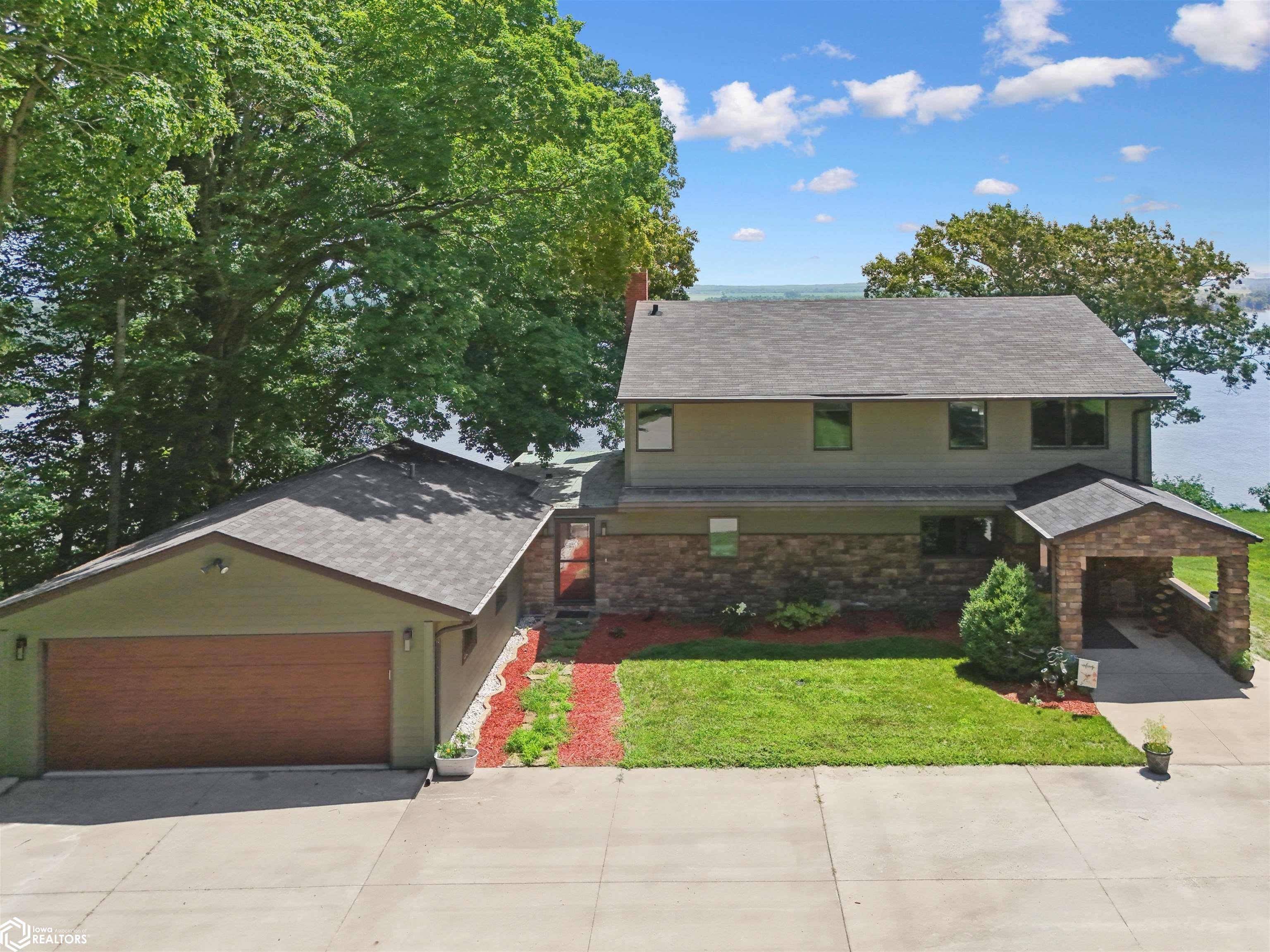 Burlington, Iowa, 52601, United States, 3 Bedrooms Bedrooms, ,3 BathroomsBathrooms,Residential,For Sale,1879200