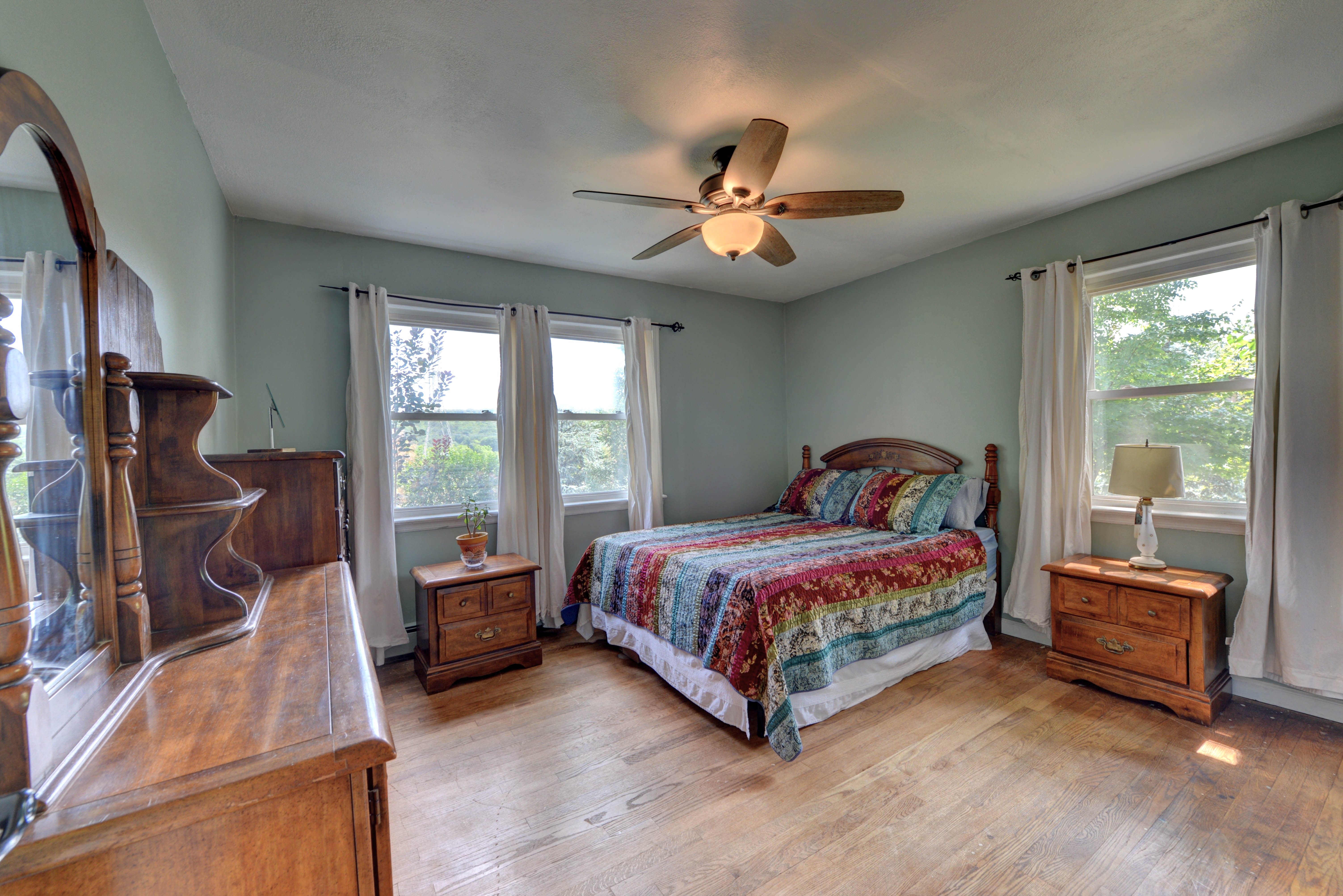 Mahwah, New Jersey, 07430, United States, 4 Bedrooms Bedrooms, ,2 BathroomsBathrooms,Residential,For Sale,1931403