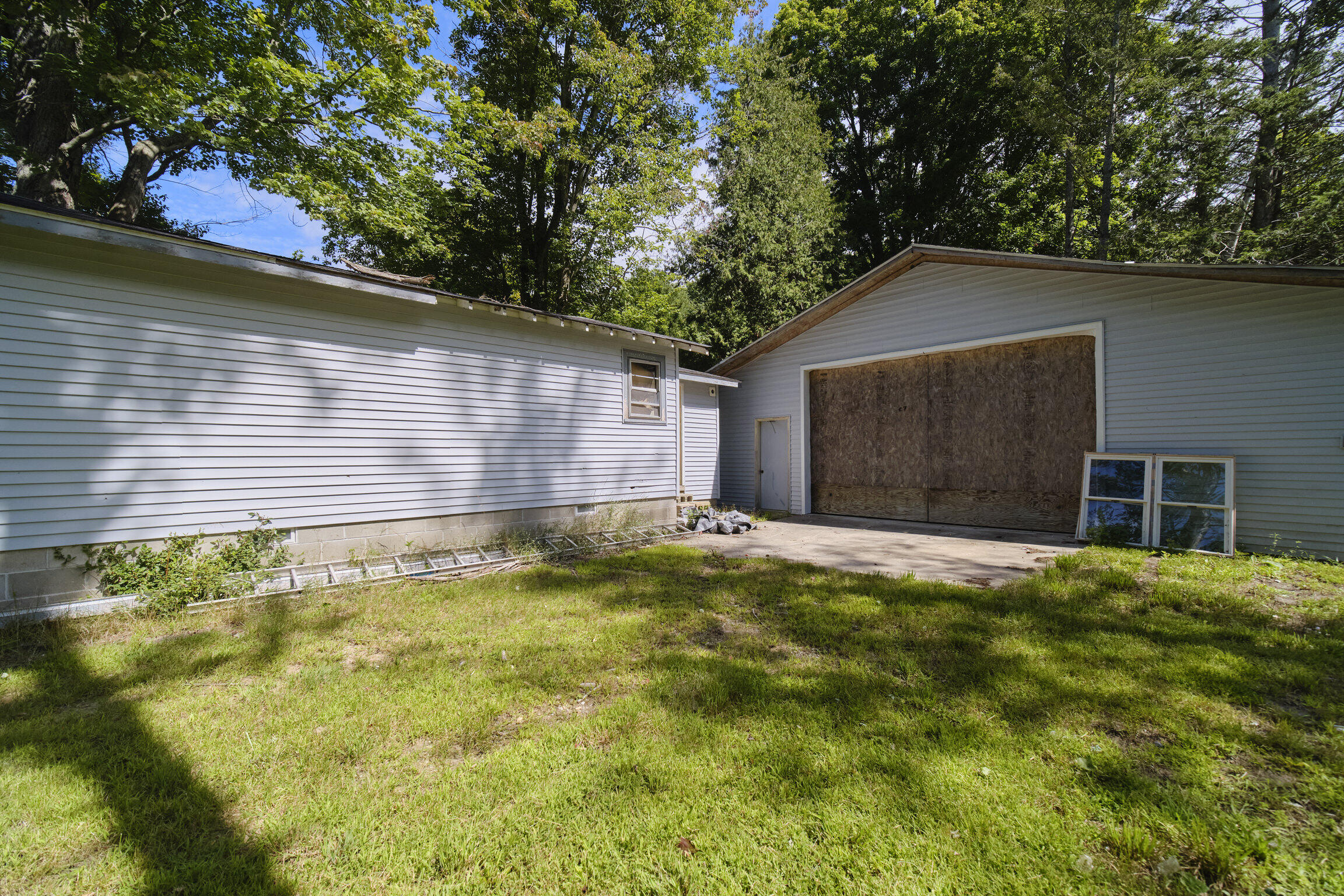 Manistee, Michigan, 49660, United States, 7 Bedrooms Bedrooms, ,3 BathroomsBathrooms,Residential,For Sale,1943241