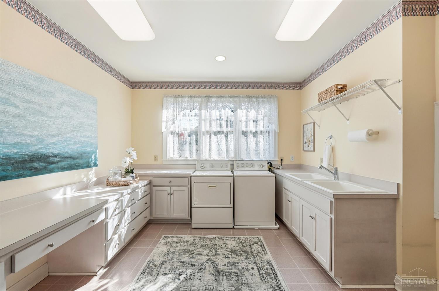 Anderson Twp, Ohio, 45230, United States, 5 Bedrooms Bedrooms, ,6 BathroomsBathrooms,Residential,For Sale,1988245