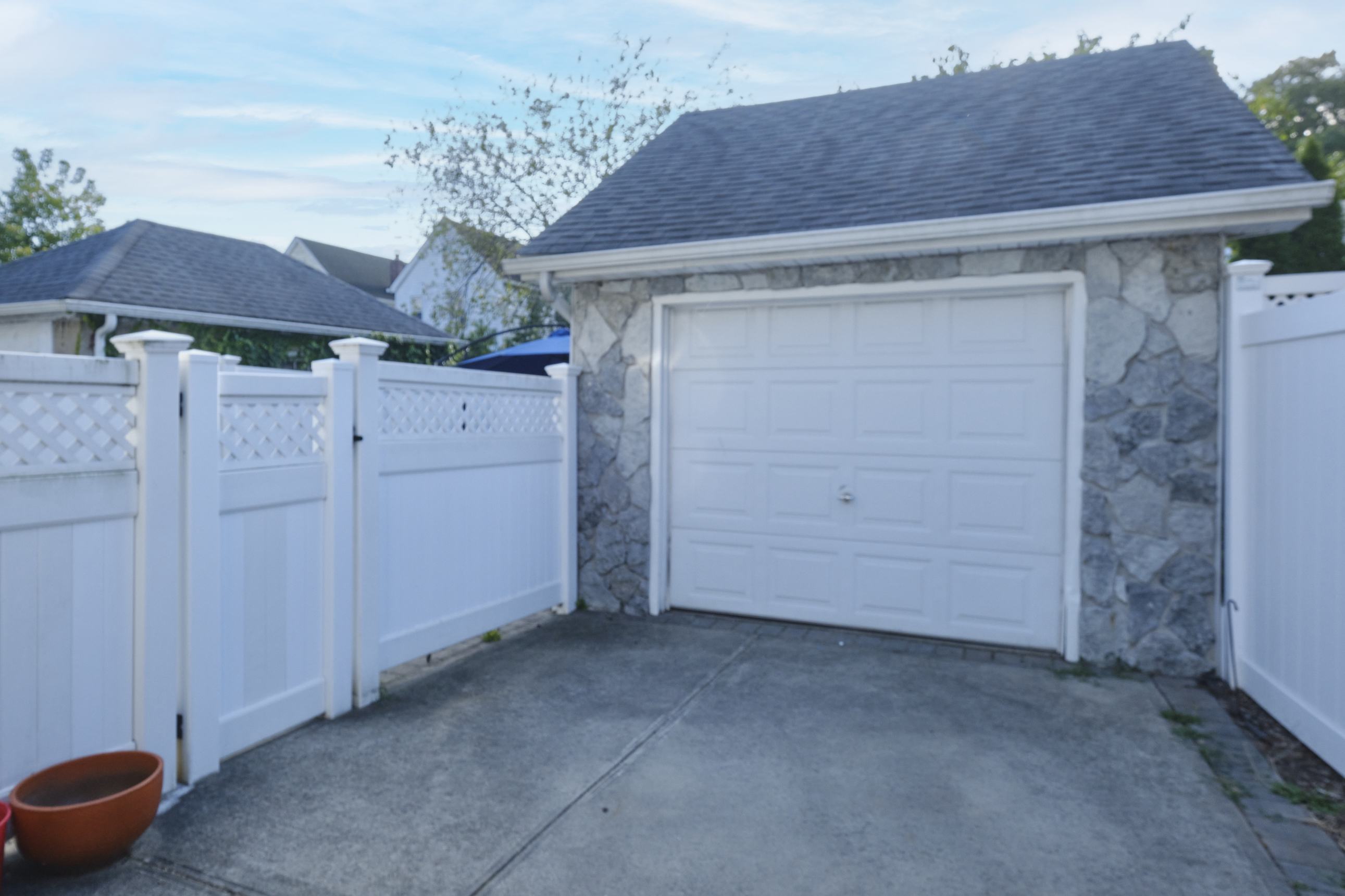 Floral Park, New York, 11001, United States, 3 Bedrooms Bedrooms, ,2 BathroomsBathrooms,Residential,For Sale,1973854