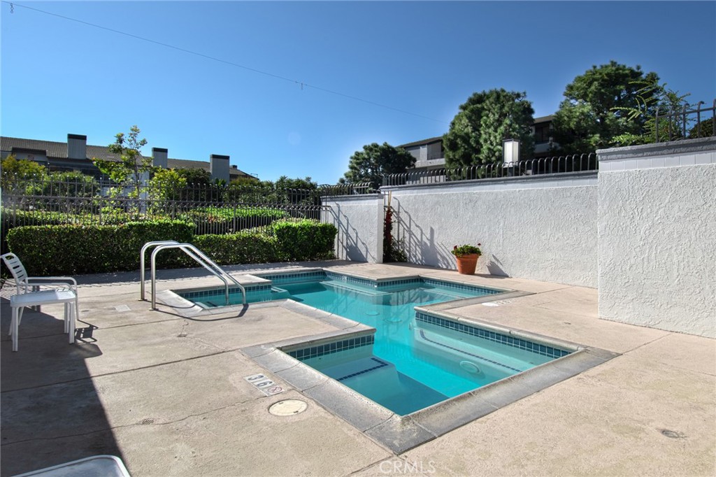 Newport Beach, California, 92663, United States, 1 Bedroom Bedrooms, ,1 BathroomBathrooms,Residential,For Sale,1990291