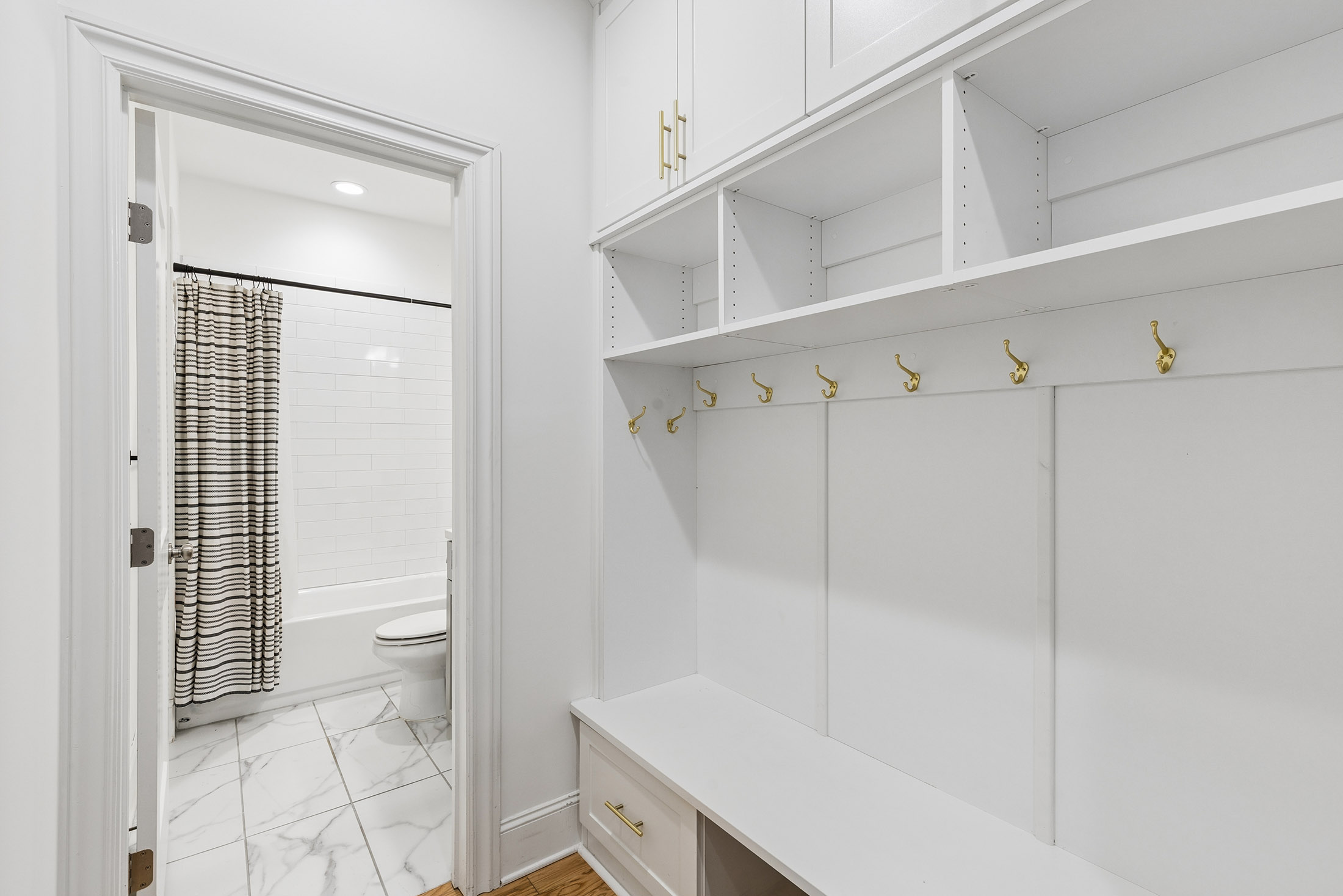  Freshly Updated and Move-in Ready Home in a Prime Westside Location - 物件實景