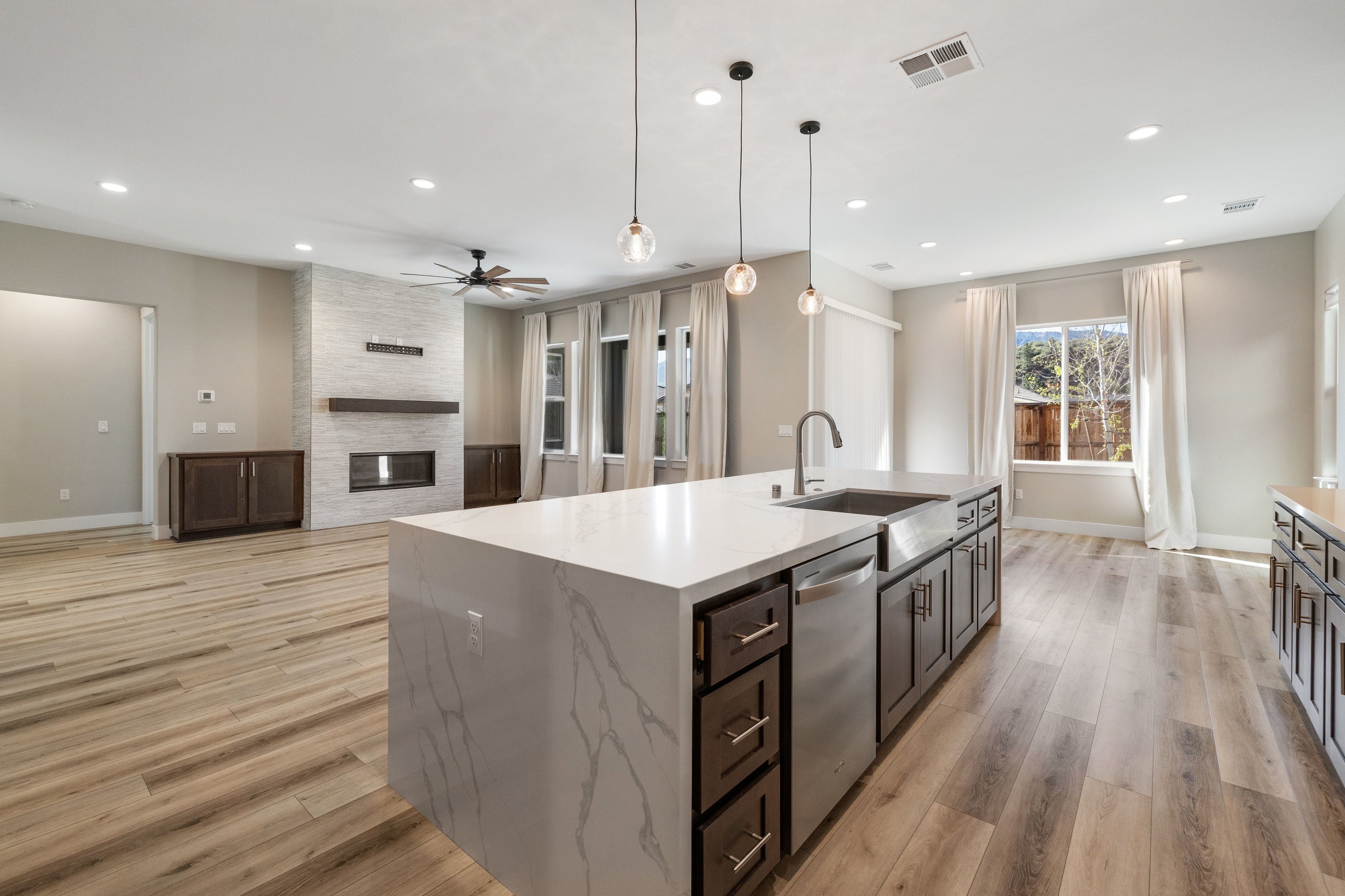  Striking Two-Story Modern Living in Verdi - 物件實景