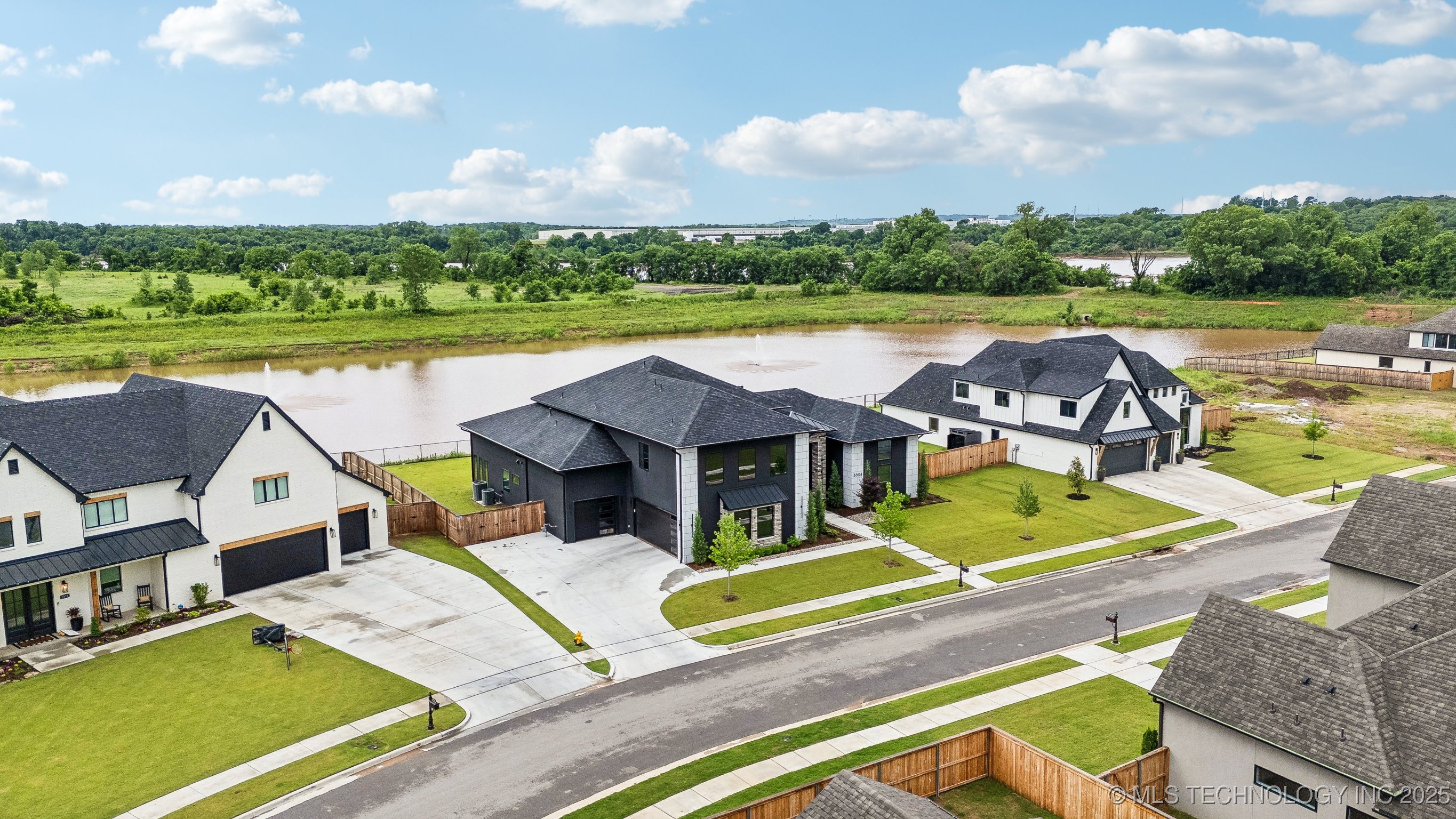 Bixby, Oklahoma, 74008, United States, 5 Bedrooms Bedrooms, ,5 BathroomsBathrooms,Residential,For Sale,1838867