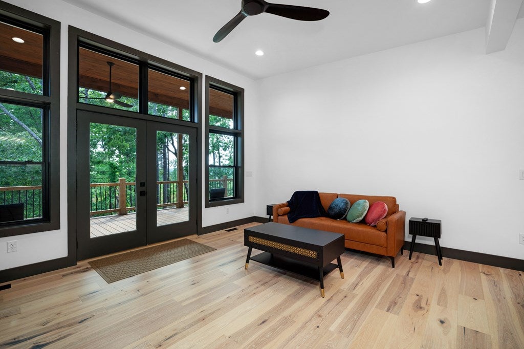 Ellijay, Georgia, 30540, United States, 3 Bedrooms Bedrooms, ,3 BathroomsBathrooms,Residential,For Sale,1840350