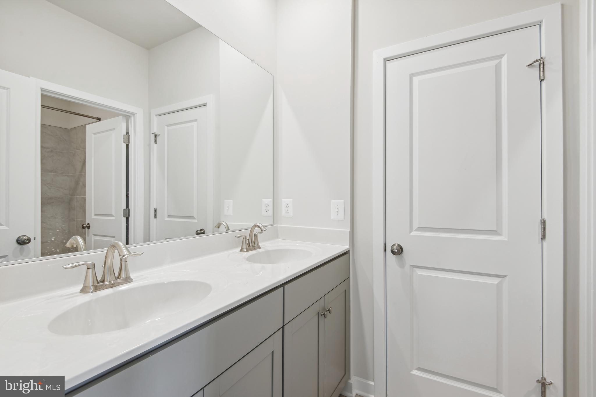 Jeffersonton, Virginia, 22724, United States, 5 Bedrooms Bedrooms, ,6 BathroomsBathrooms,Residential,For Sale,1975660