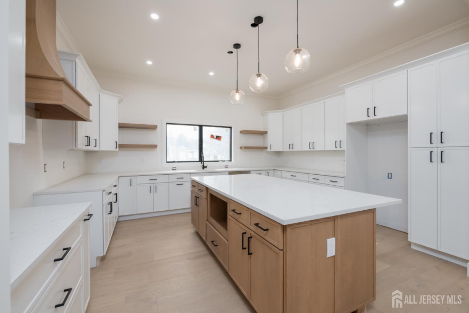 Edison, New Jersey, 08817, United States, 5 Bedrooms Bedrooms, ,4 BathroomsBathrooms,Residential,For Sale,2001535