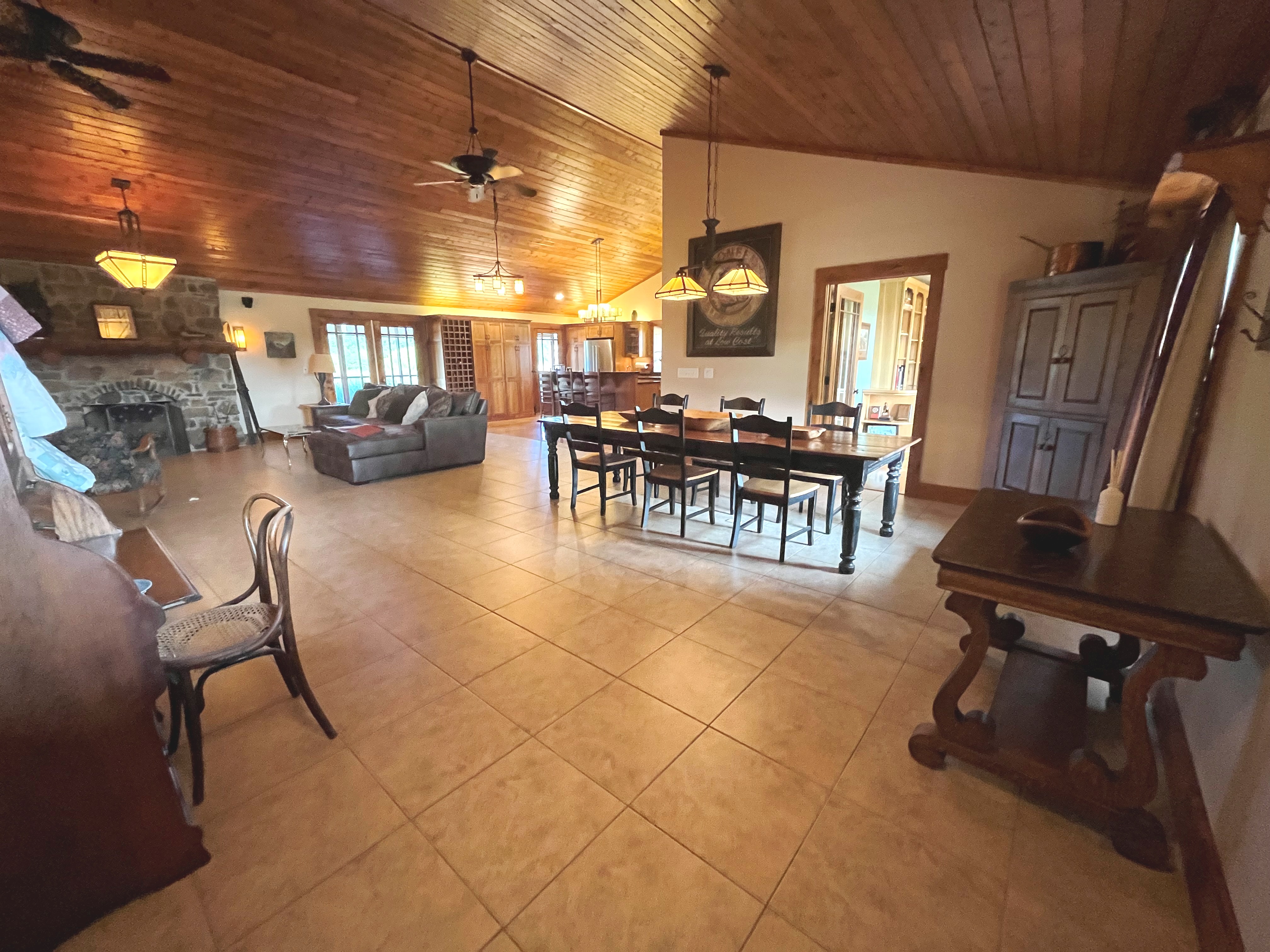 Chillicothe, Missouri, 64601, United States, 3 Bedrooms Bedrooms, ,3 BathroomsBathrooms,Residential,For Sale,1924445