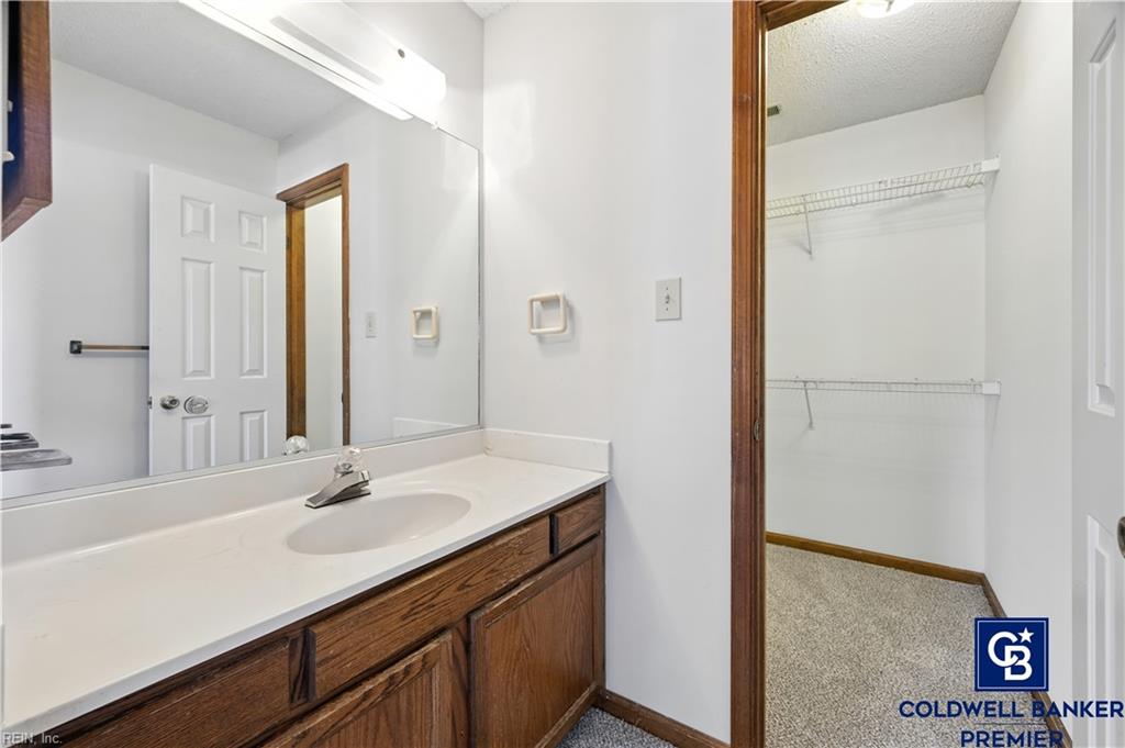 Virginia Beach Va, Virginia, 23454, United States, 4 Bedrooms Bedrooms, ,3 BathroomsBathrooms,Residential,For Sale,1919664