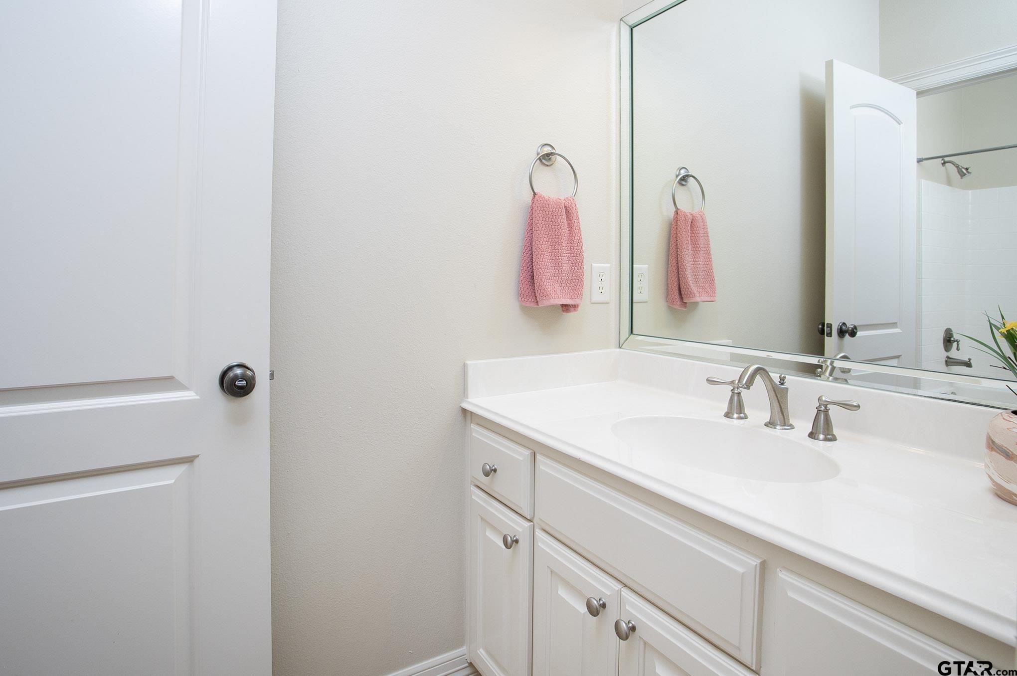 Flint, Texas, 75762, United States, 4 Bedrooms Bedrooms, ,3 BathroomsBathrooms,Residential,For Sale,1857691