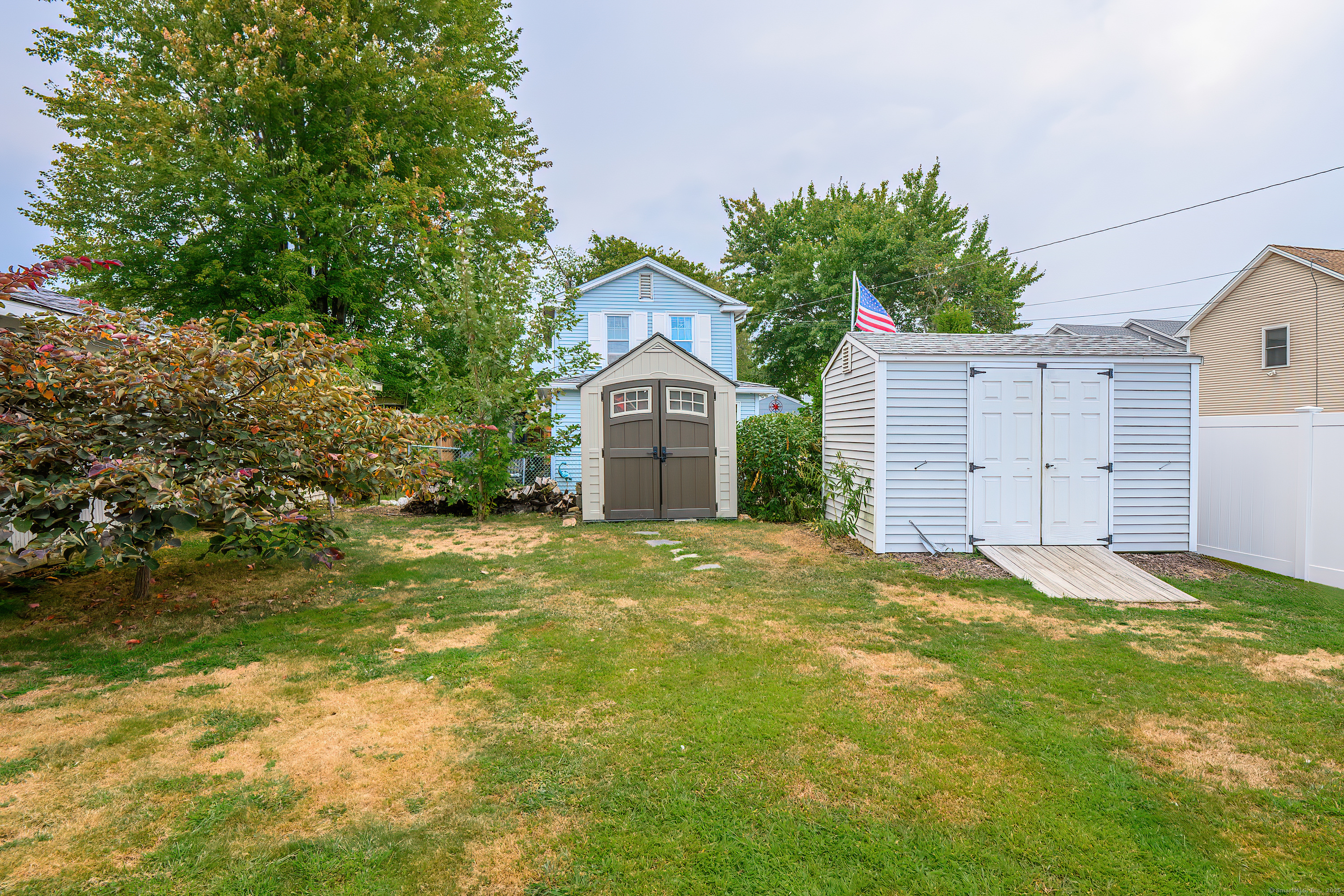 Milford, Connecticut, 06460, United States, 3 Bedrooms Bedrooms, ,2 BathroomsBathrooms,Residential,For Sale,1942157