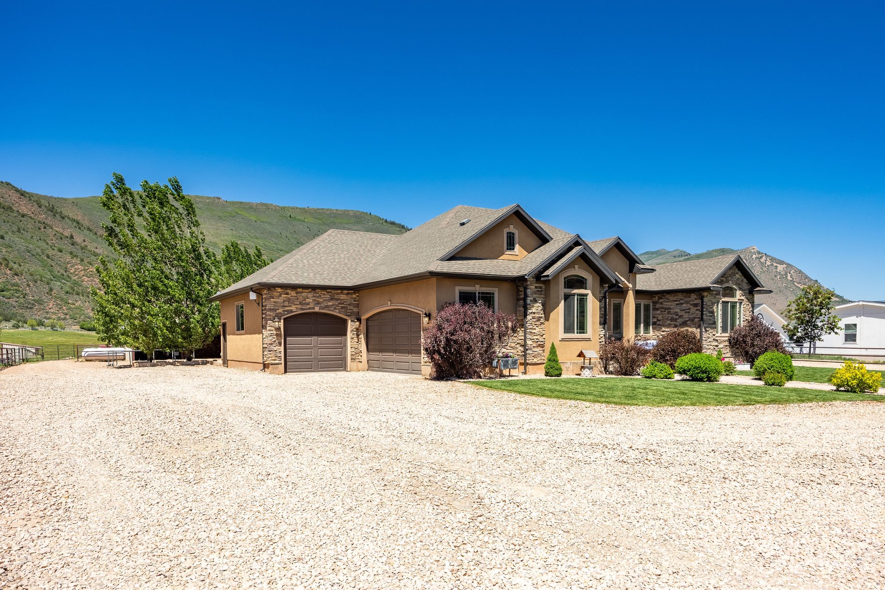  4,000+ SF Home, 1 Acre, Duchesne River Fly Fishing Easement - 物件實景
