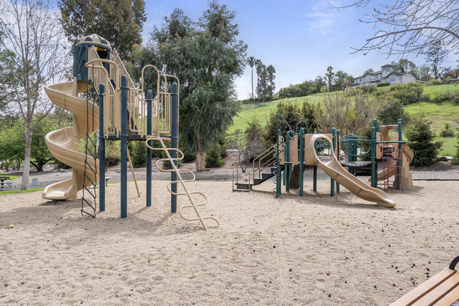 Hollister, California, 95023, United States, 3 Bedrooms Bedrooms, ,2 BathroomsBathrooms,Residential,For Sale,1882231