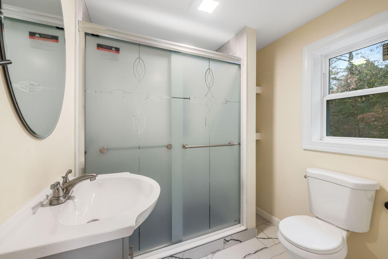 Casco, Maine, 04015, United States, 3 Bedrooms Bedrooms, ,5 BathroomsBathrooms,Residential,For Sale,2001972