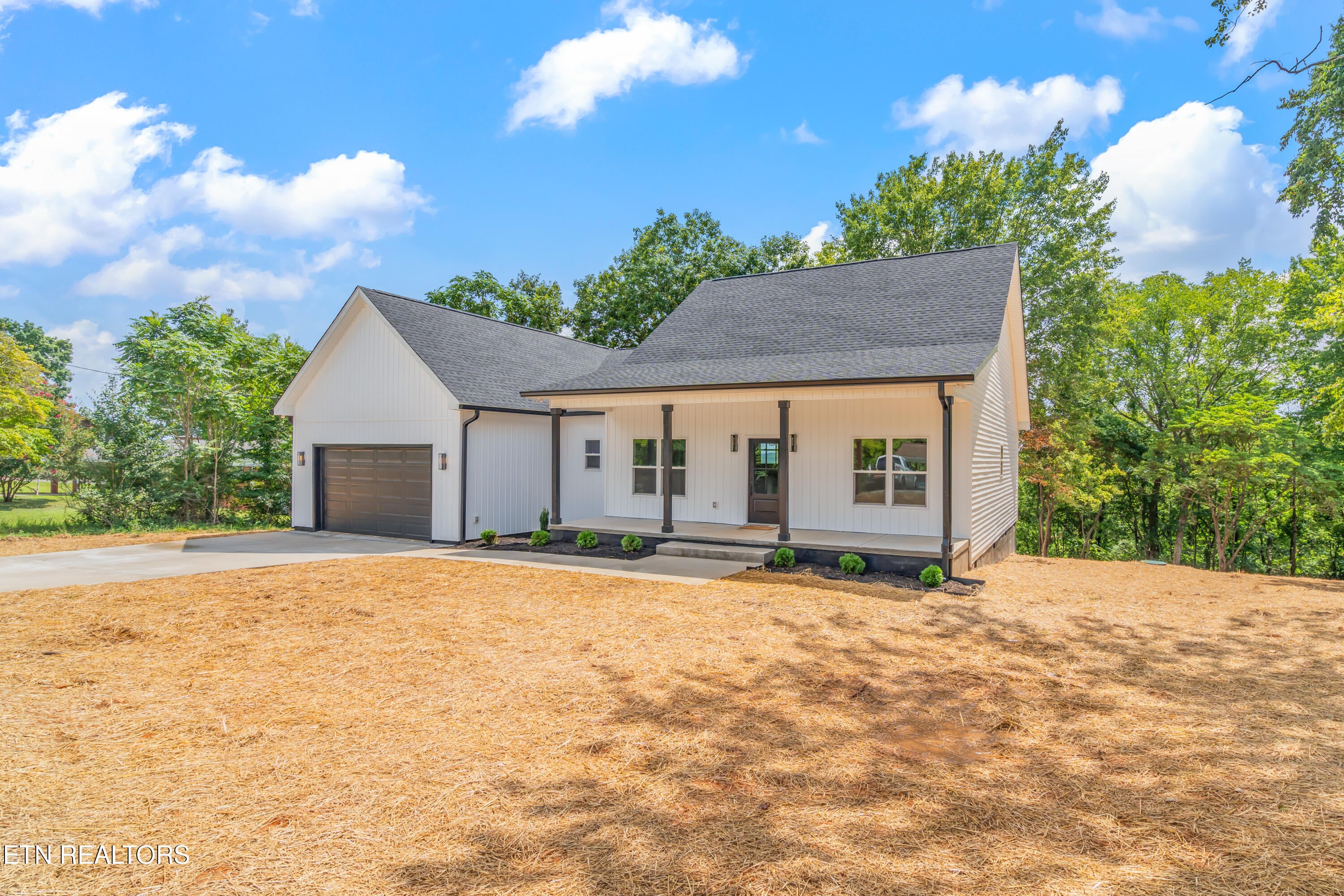 Kingston, Tennessee, 37763, United States, 3 Bedrooms Bedrooms, ,2 BathroomsBathrooms,Residential,For Sale,1907401
