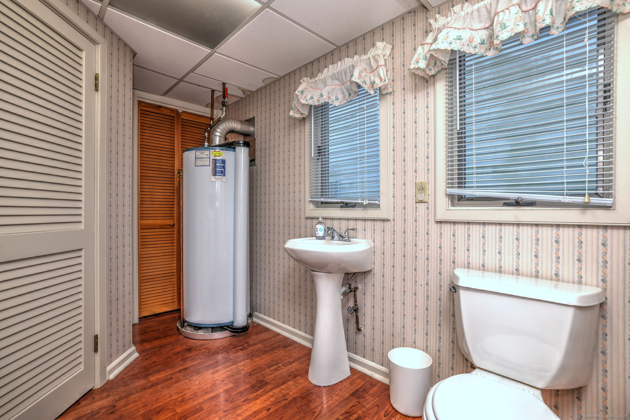 Milford, Connecticut, 06460, United States, 2 Bedrooms Bedrooms, ,2 BathroomsBathrooms,Residential,For Sale,1987873