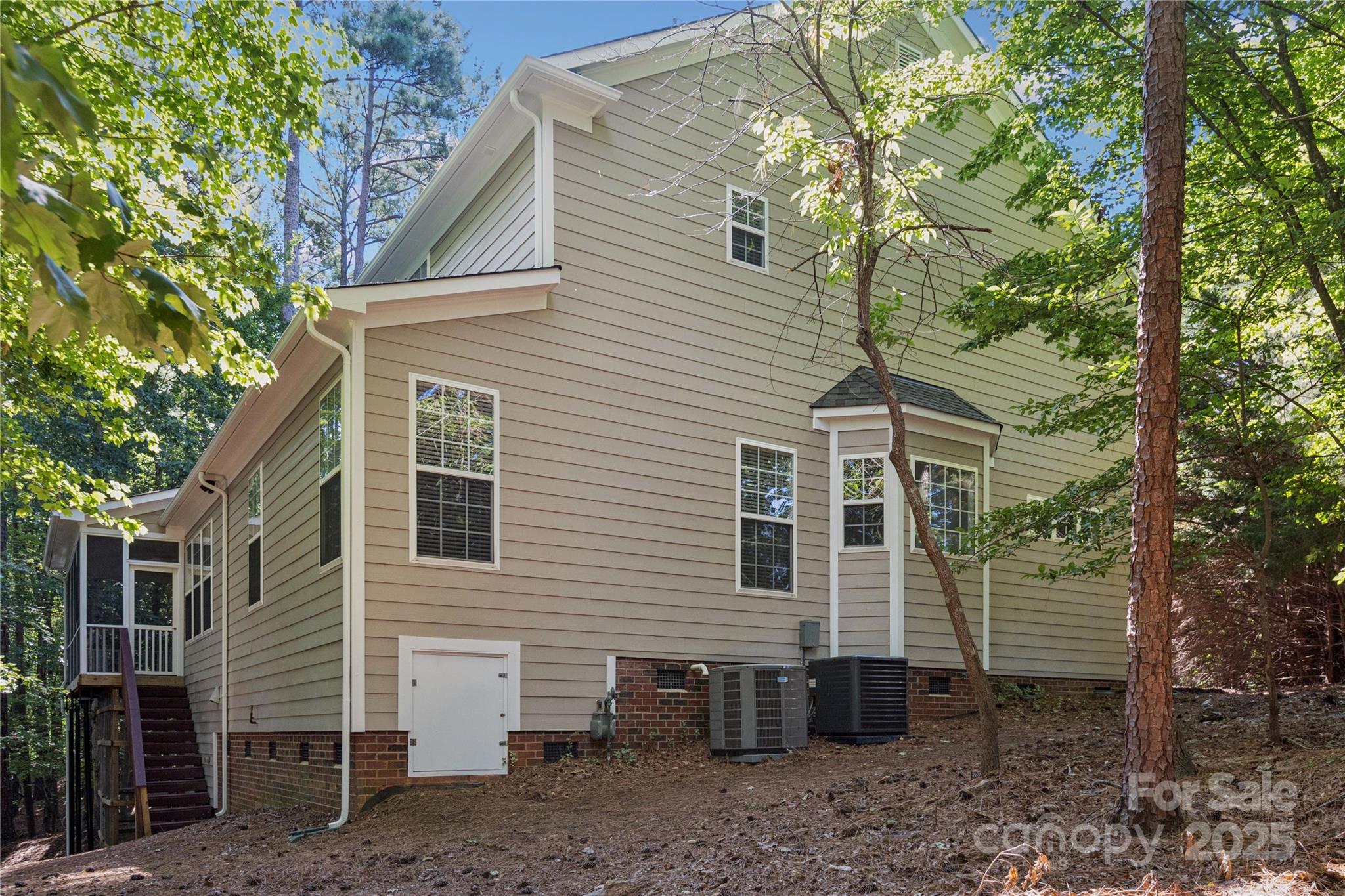 Tega Cay, South Carolina, 29708, United States, 4 Bedrooms Bedrooms, ,4 BathroomsBathrooms,Residential,For Sale,1906873
