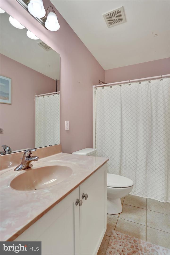 Reading, Pennsylvania, 19606, United States, 4 Bedrooms Bedrooms, ,4 BathroomsBathrooms,Residential,For Sale,1947941