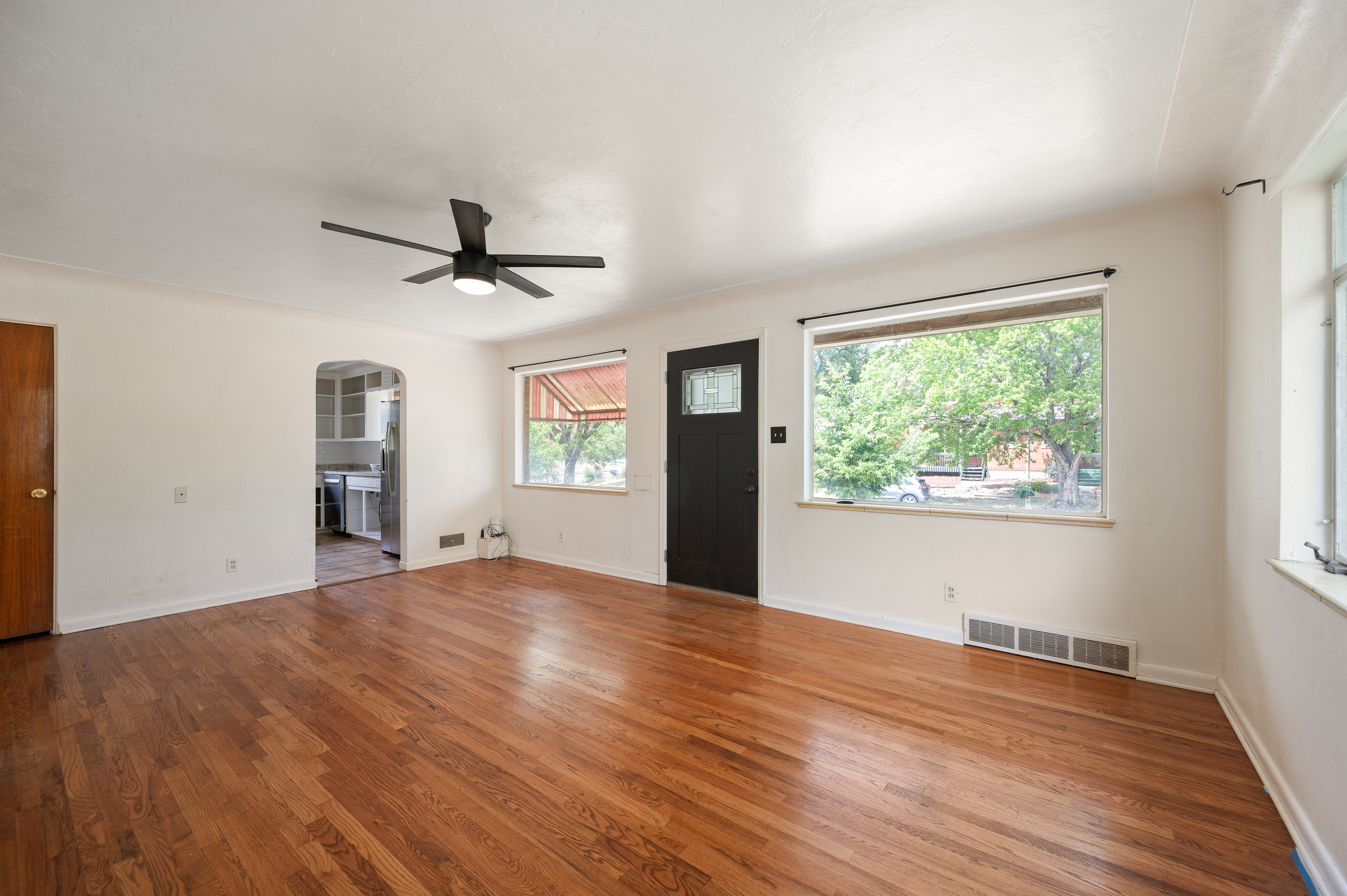  Charming Up/Down Duplex In Beloved Sunnyside - 物件實景