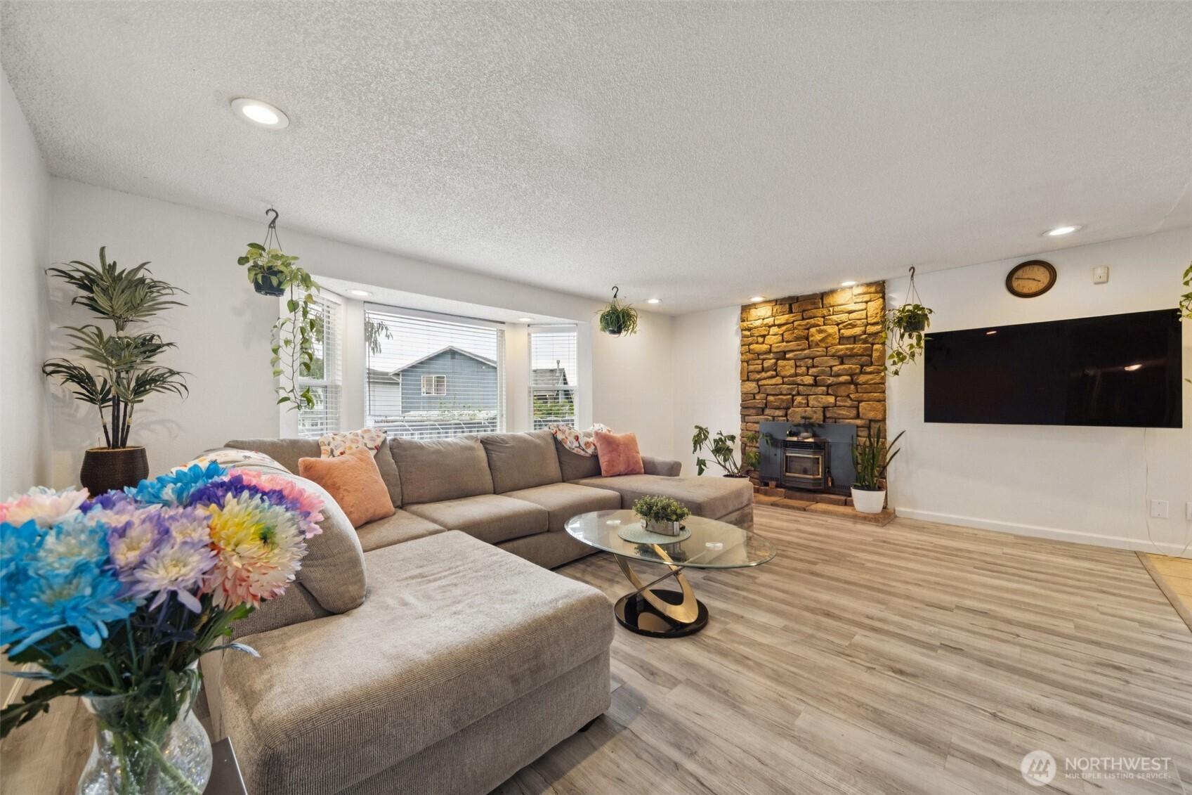 TACOMA, Washington, 98422, United States, 4 Bedrooms Bedrooms, ,2 BathroomsBathrooms,Residential,For Sale,1882641