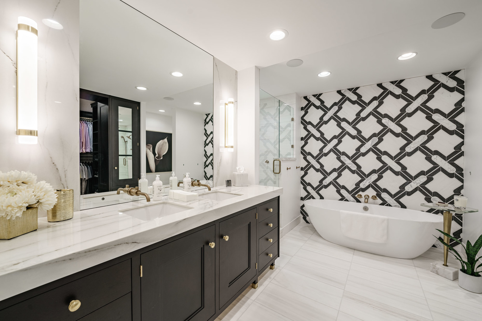 Oak Brook, Illinois, 60523, United States, 2 Bedrooms Bedrooms, ,2 BathroomsBathrooms,Residential,For Sale,1927231