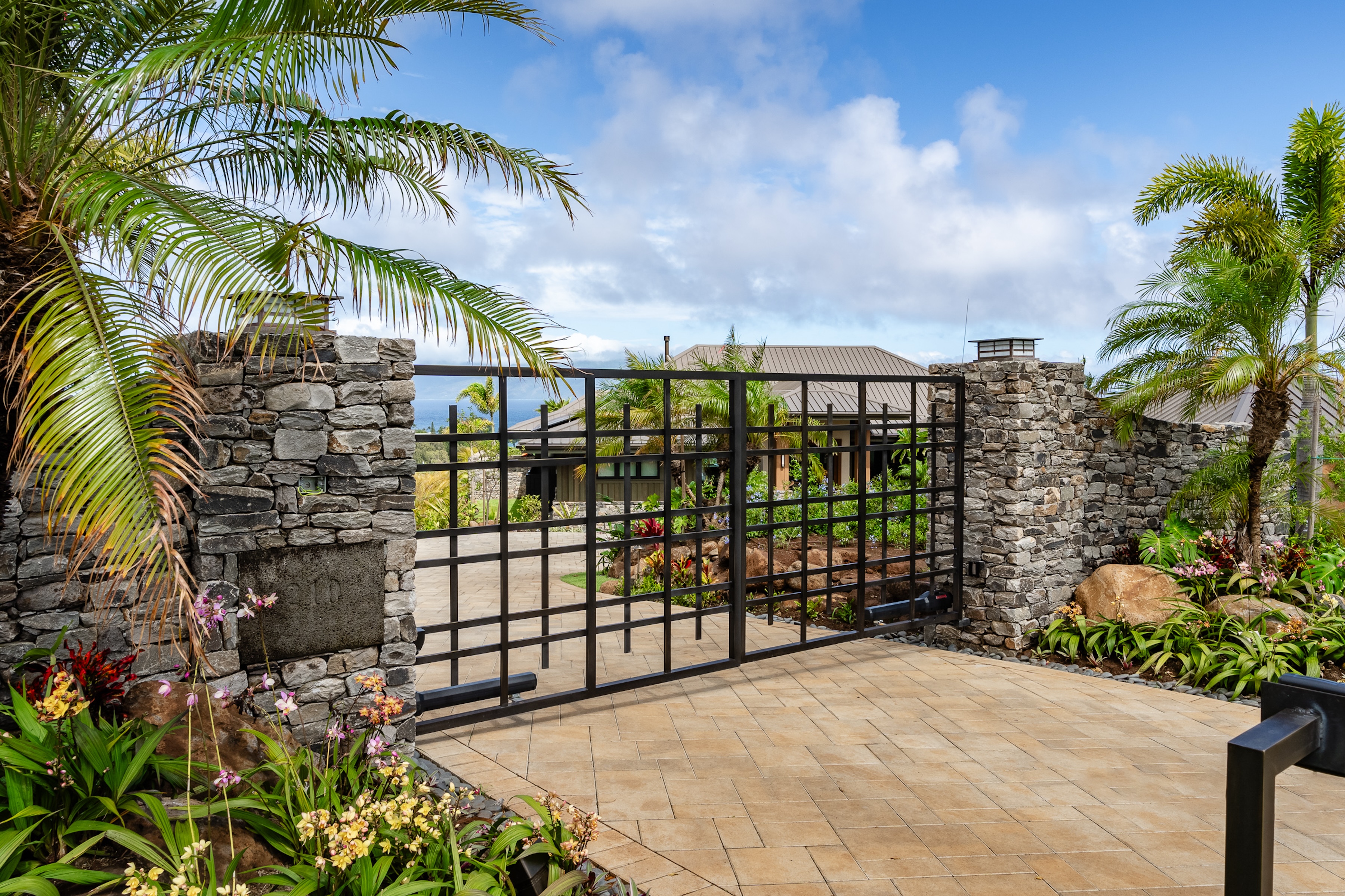  Move-In Ready Luxury: A Masterpiece in Kapalua
