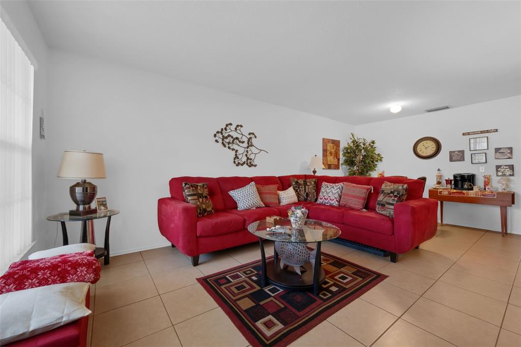 Orlando, Florida, 32825, United States, 4 Bedrooms Bedrooms, ,Residential,For Sale,1957185