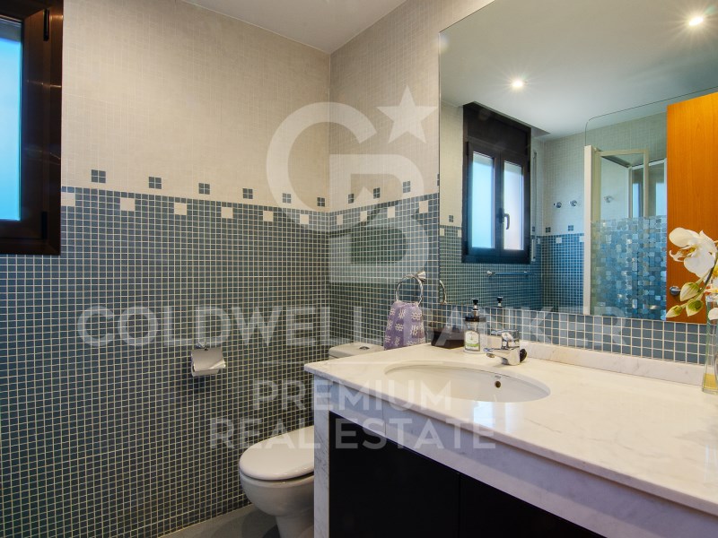 Cerdanyola del Vallès, Catalonia, ES, 5 Bedrooms Bedrooms, ,3 BathroomsBathrooms,Residential,For Sale,1610457