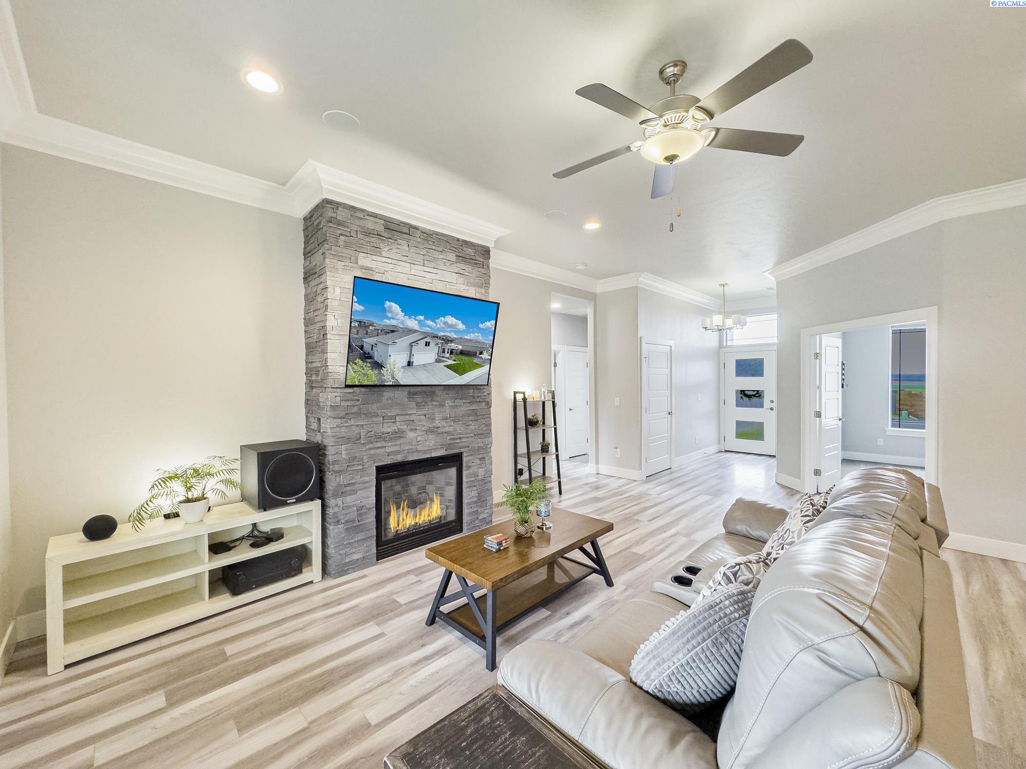 West Richland, Washington, 99353, United States, 5 Bedrooms Bedrooms, ,2 BathroomsBathrooms,Residential,For Sale,1873826