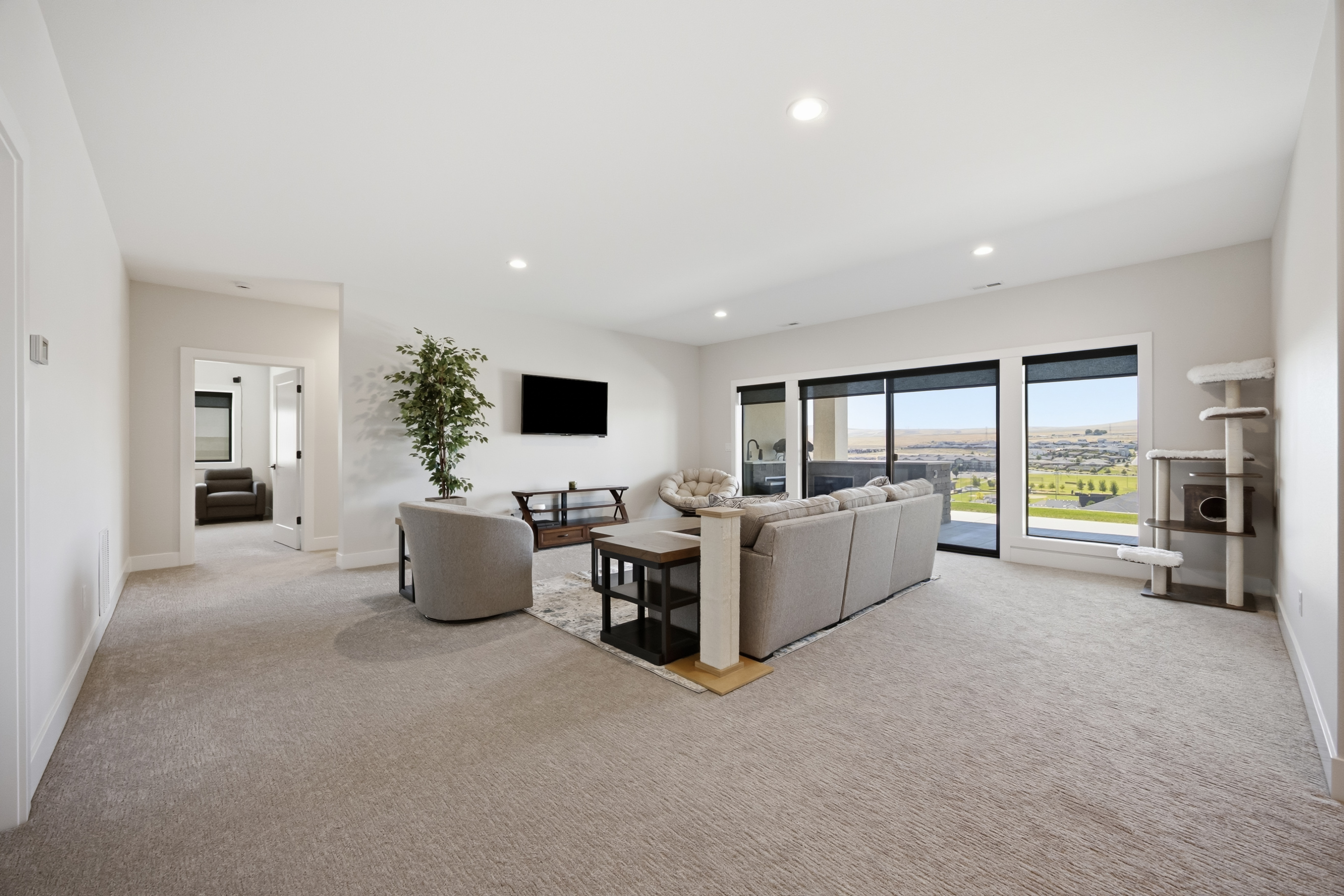  Discover This Stunning Resale Prodigy Homes Aria Basement Model - 物件實景