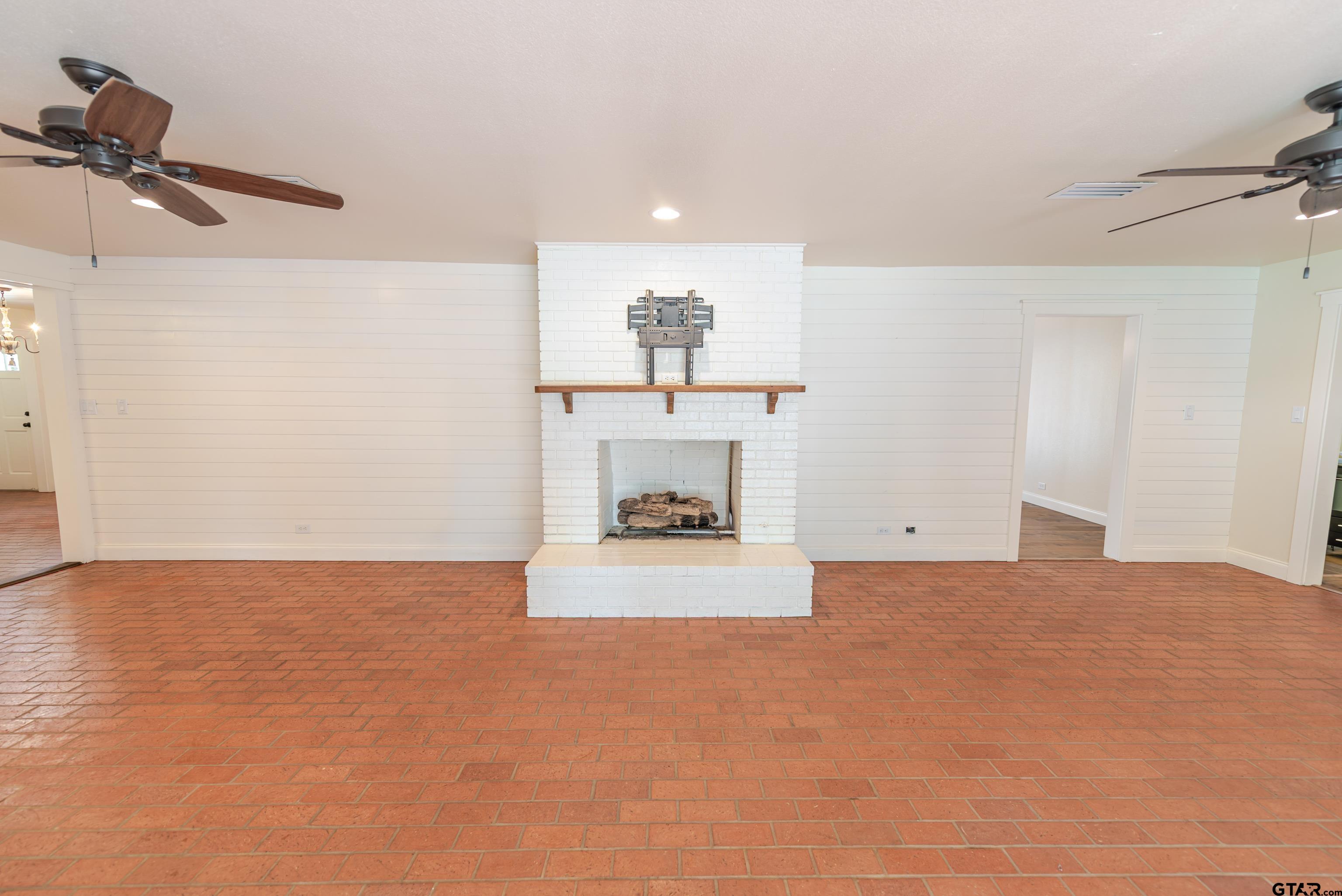 Mount Pleasant, Texas, 75455, United States, 5 Bedrooms Bedrooms, ,4 BathroomsBathrooms,Residential,For Sale,2010785